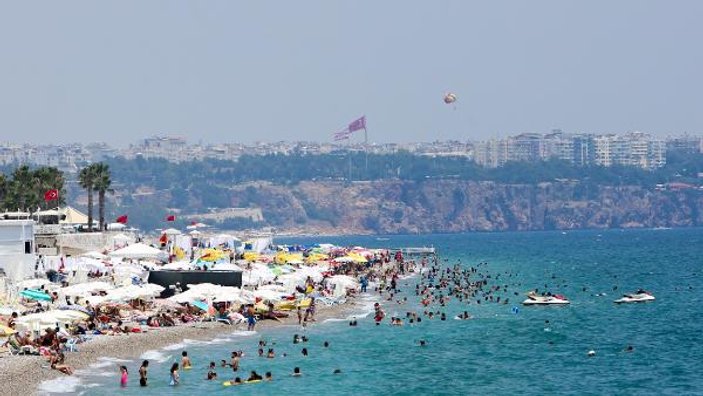 Antalya'da yüksek nem bunaltıyor