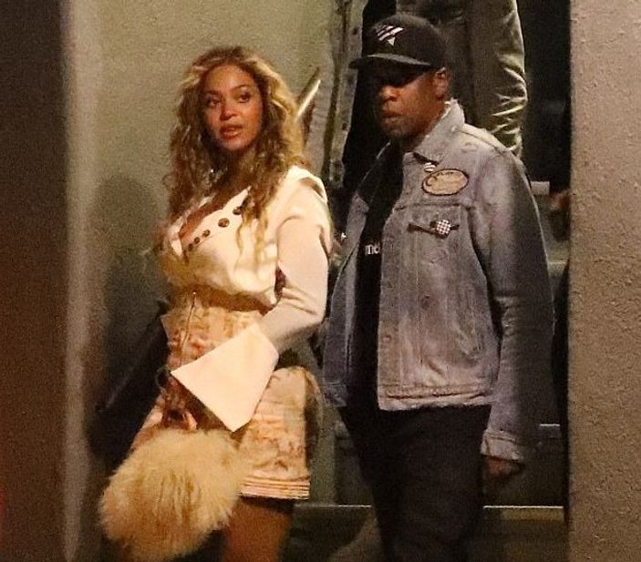 Yeni doğum yapan şarkıcı Beyonce gecelerde