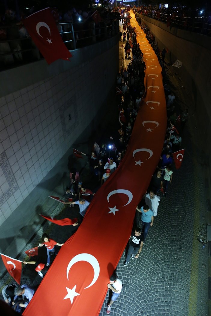 Kızılay'dan binlerce kişi Meclis'e yürüdü