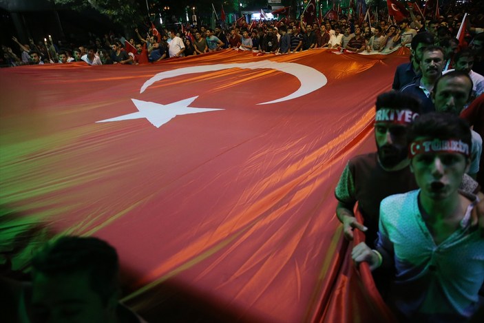 Kızılay'dan binlerce kişi Meclis'e yürüdü