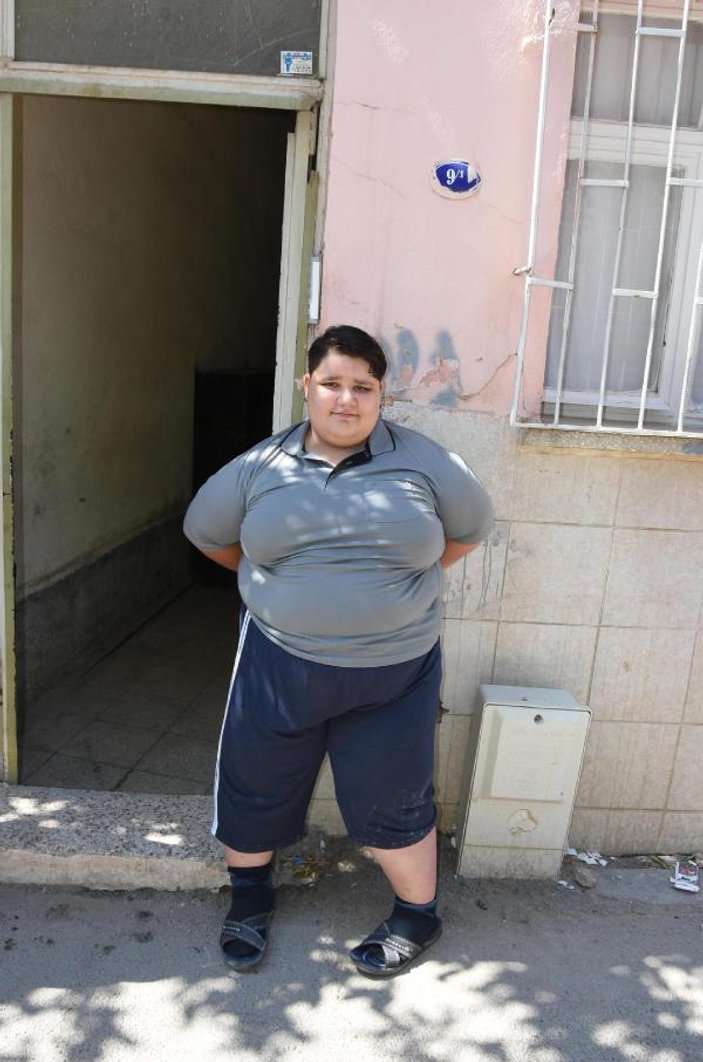 10 yaşındaki çocuk 165 kiloya ulaştı