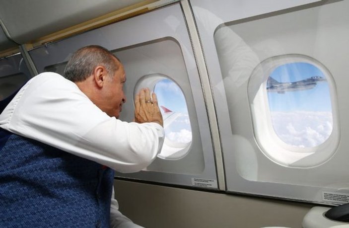 Cumhurbaşkanı Erdoğan Albay Kuş'u uçaktan selamladı