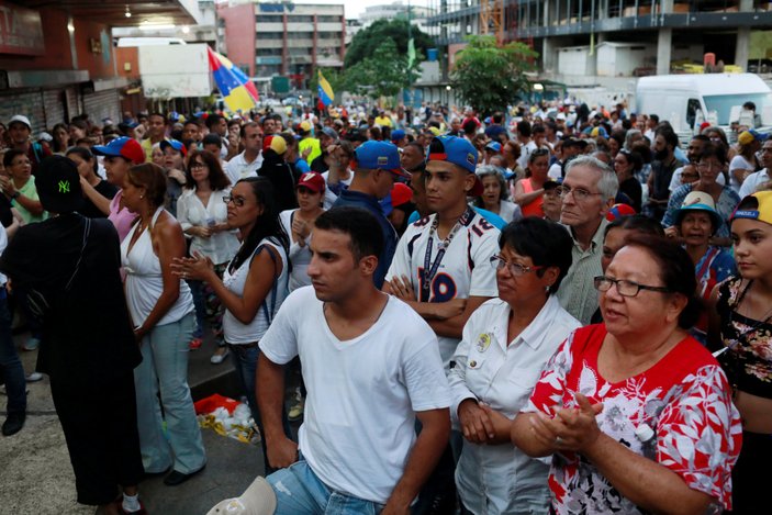 Venezuela'da sembolik halk oylaması yapıldı