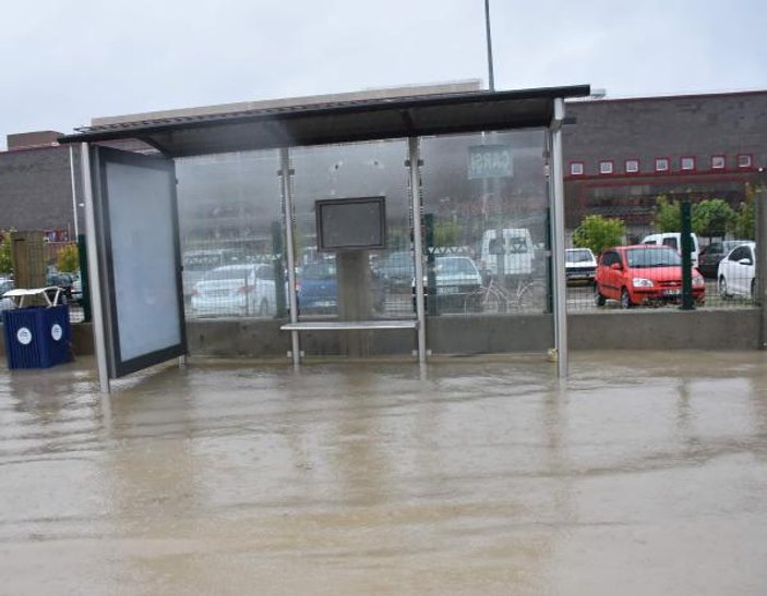 İstanbul'da hayatı felç eden yağış Trakya'yı da vurdu