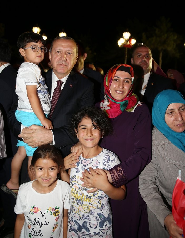 Erdoğan ve Yıldırım Şehitler Abidesi'nin ziyaret etti