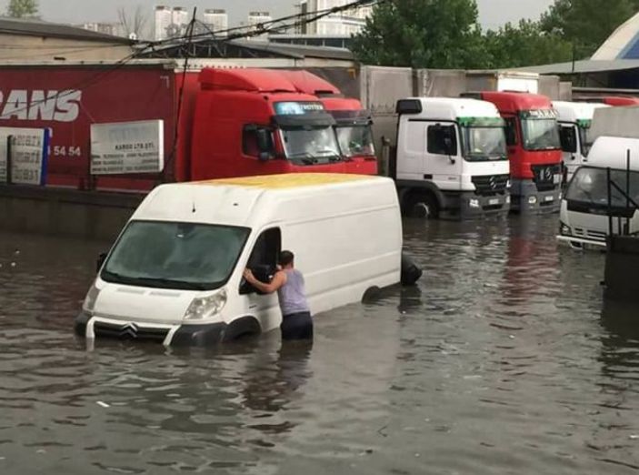 İstanbul genelinde sağanak yağmur etkisi