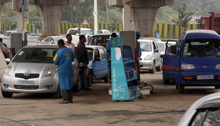 Etiyopya'da benzin sıkıntısı uzun kuyruklar oluşturdu