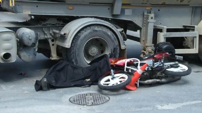 Kadıköy'de hafriyat kamyonu motosikletliyi ezdi