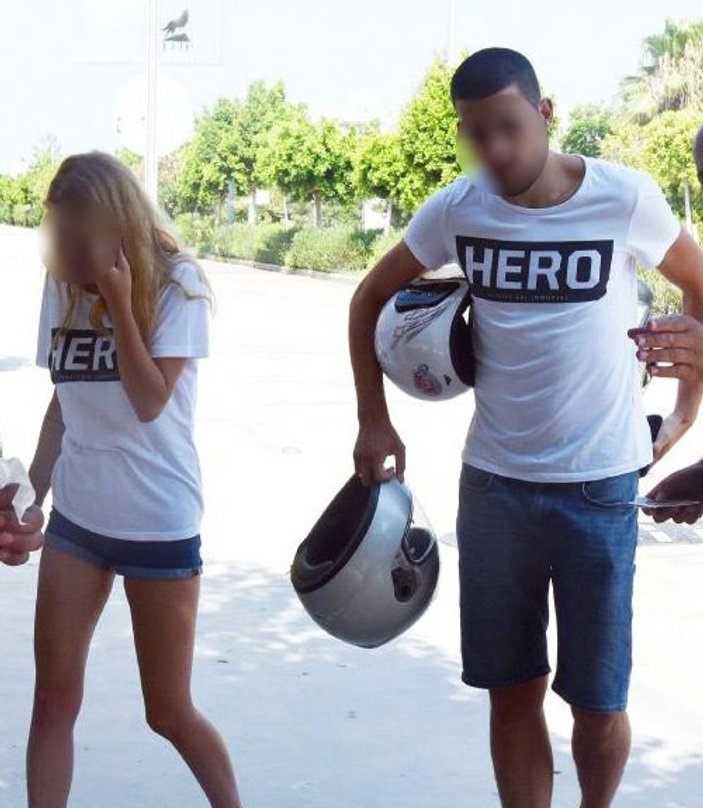 Antalya'da 'Hero' tişörtü giyen sevgililer gözaltında