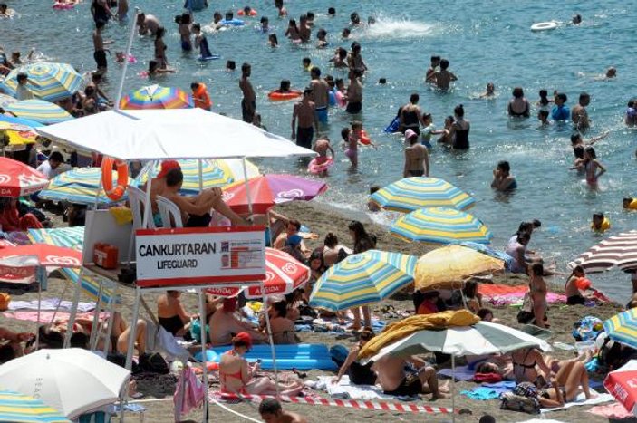 Zonguldak Kapuz Plajı doldu taştı
