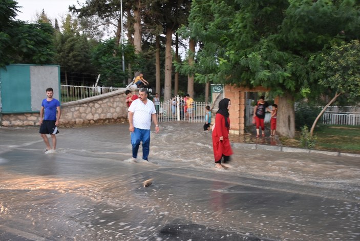 Mardin’de su şebekesi patladı