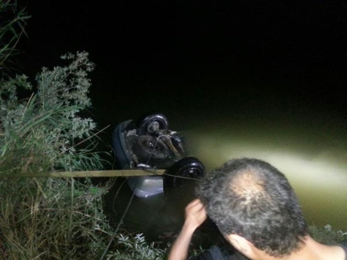 Otomobil Sakarya Nehri'ne uçtu: 3 ölü