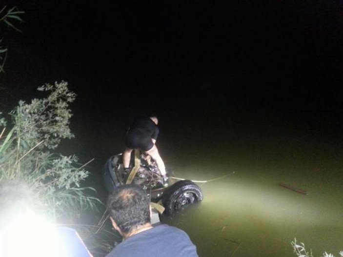 Otomobil Sakarya Nehri'ne uçtu: 3 ölü