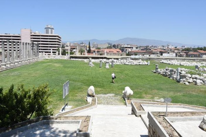 İzmir Agorası ziyaretçilerini bekliyor