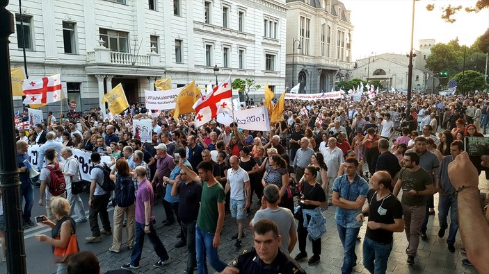 Gürcistan'da 'Rus faşizmine hayır' protestosu