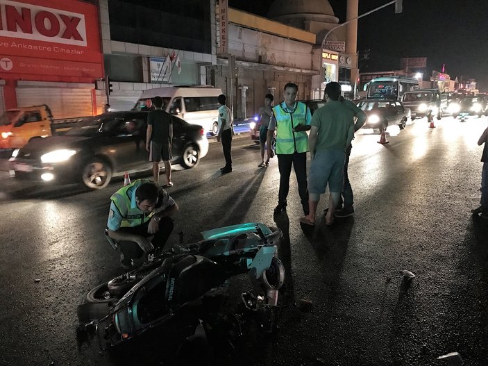 İzmir'de motosikletle kamyon çarpıştı: 1 ölü