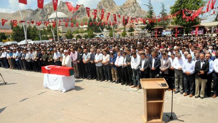 Şehit Astsubay Akdağ'ı 5 bin kişi uğurladı