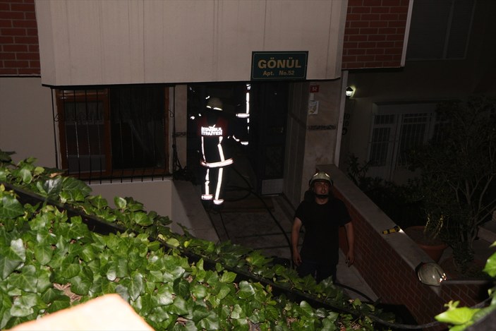 Beşiktaş'ta bir apartmanda yangın