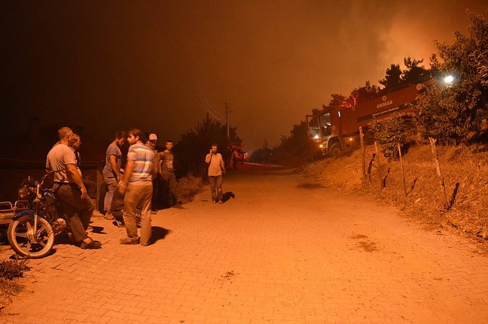 İzmir'deki orman yangını Manisa'ya sıçradı