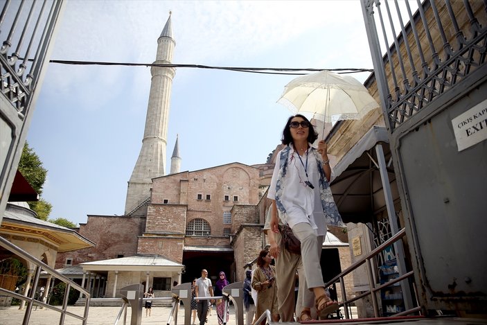 Sultanahmet Camisi ve Ayasofya’ya turist ilgisi