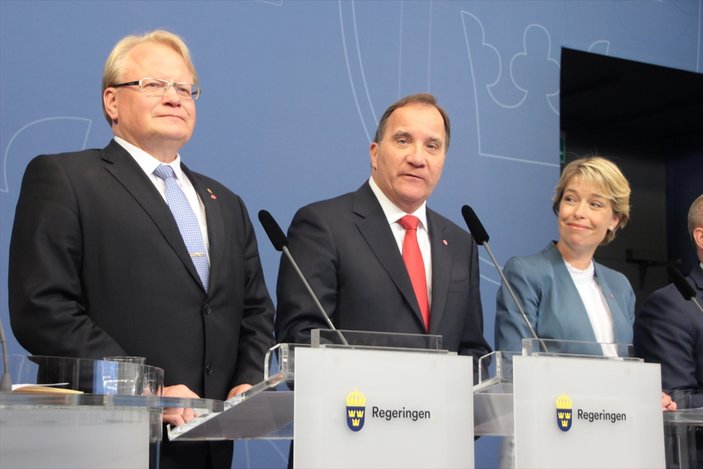 İsveç'te 3 bakan istifa etti