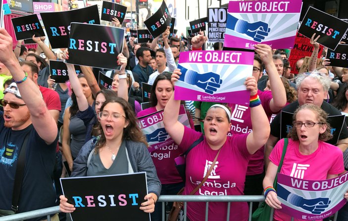 ABD'deki transseksüeller Trump'ı protesto ediyor