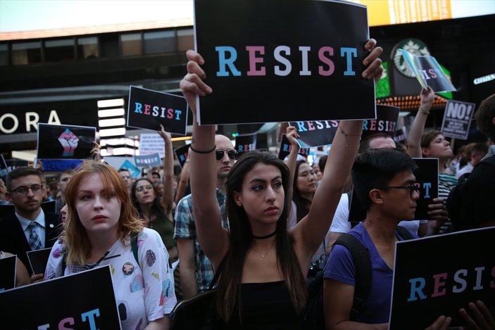 ABD'deki transseksüeller Trump'ı protesto ediyor