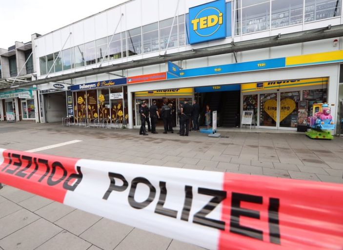 Hamburg'da bıçaklı saldırı