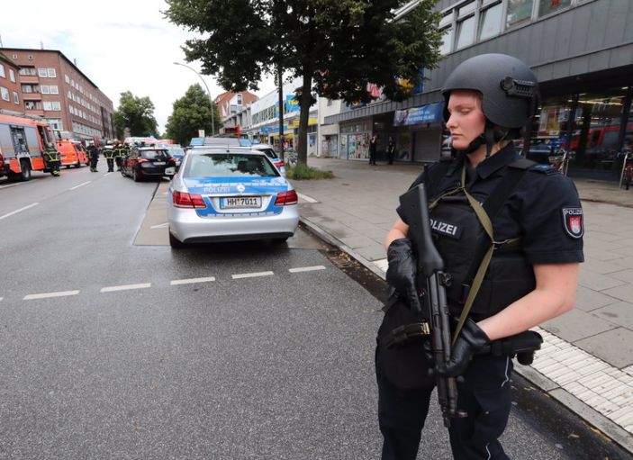 Hamburg'da bıçaklı saldırı