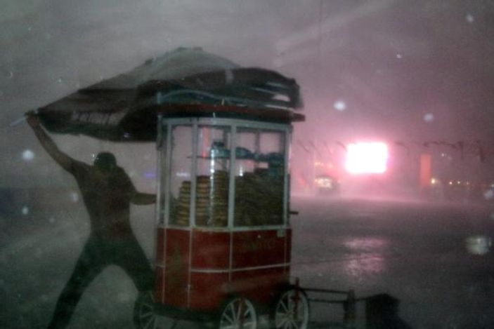 Fırtınaya direnen simitçi o anları anlattı