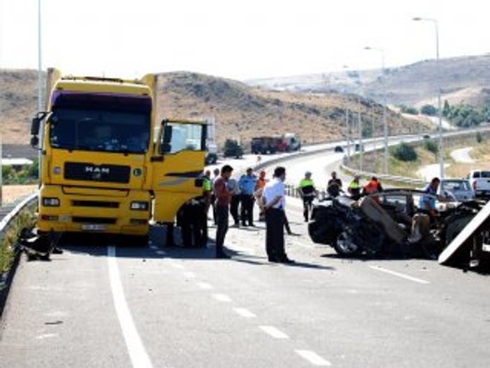 Trabzon'da çay kamyonu devrildi: 1 kişi öldü