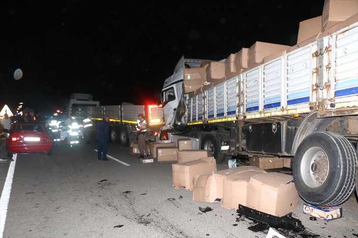 Kütahya'da zincirleme trafik kazası: 1 ölü, 4 yaralı