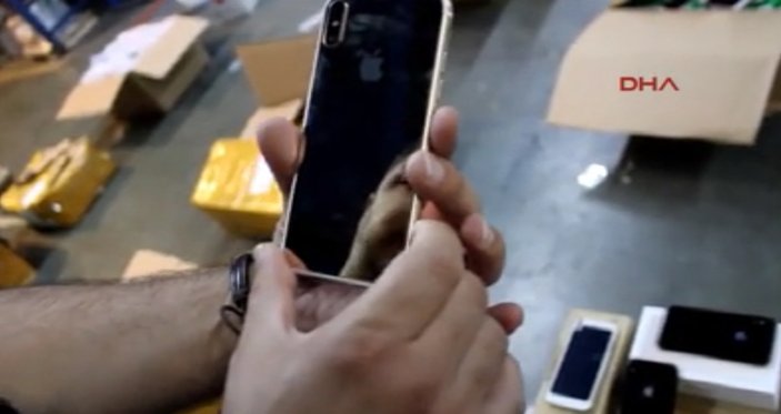 Gümrük polisi kaçak iPhone 8 yakaladı