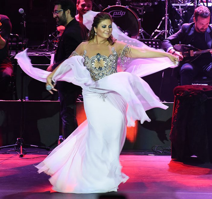 Sibel Can Açıkhava'da konser verdi