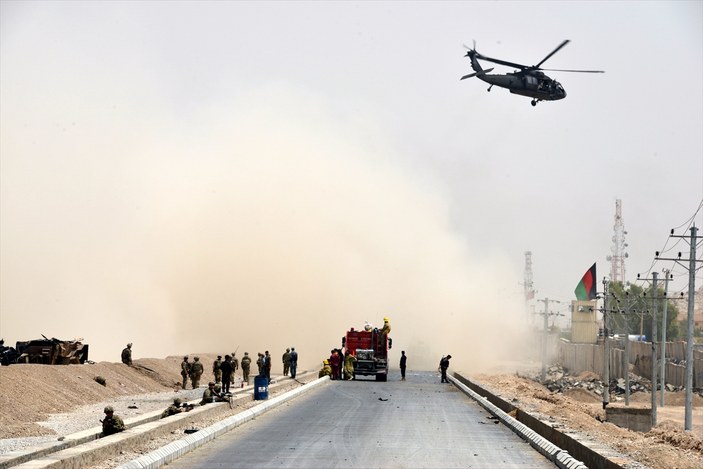 Afganistan'da NATO konvoyuna saldırı