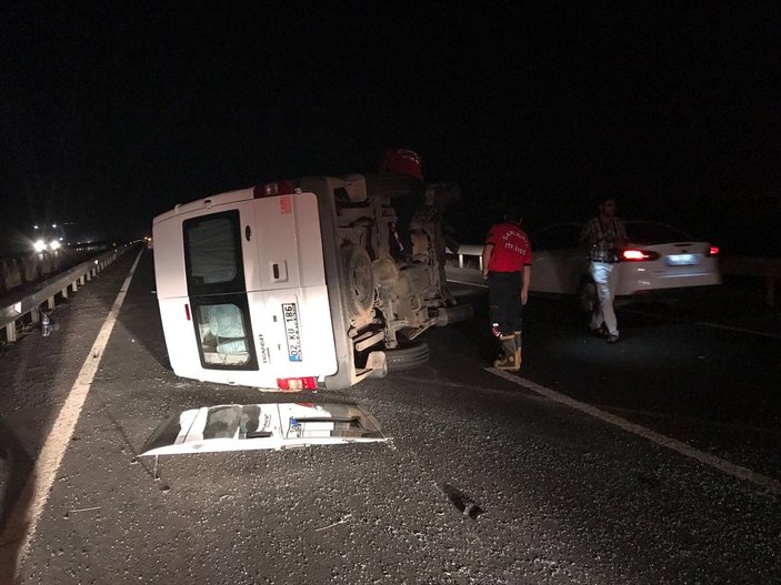 Şanlıurfa'da minibüs devrildi: 18 yaralı