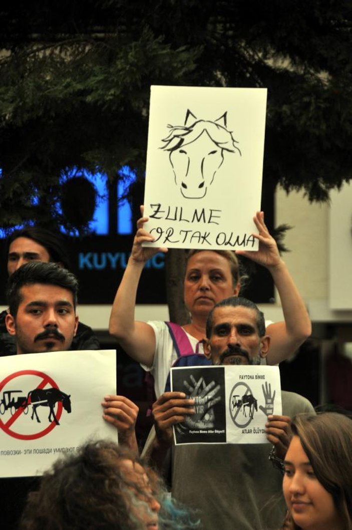 Antalya'da 'faytonlar kaldırılsın' eylemi