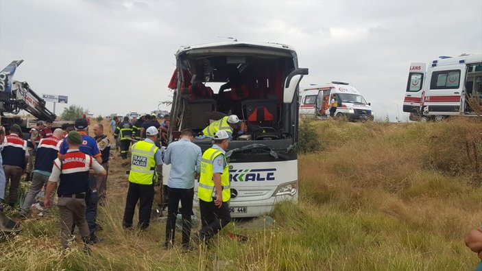 Amasya'da yolcu otobüsü devrildi: 40 yaralı