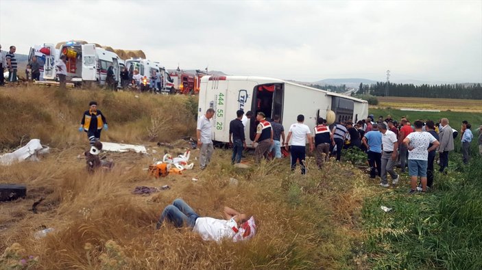 Amasya'da yolcu otobüsü devrildi: 40 yaralı