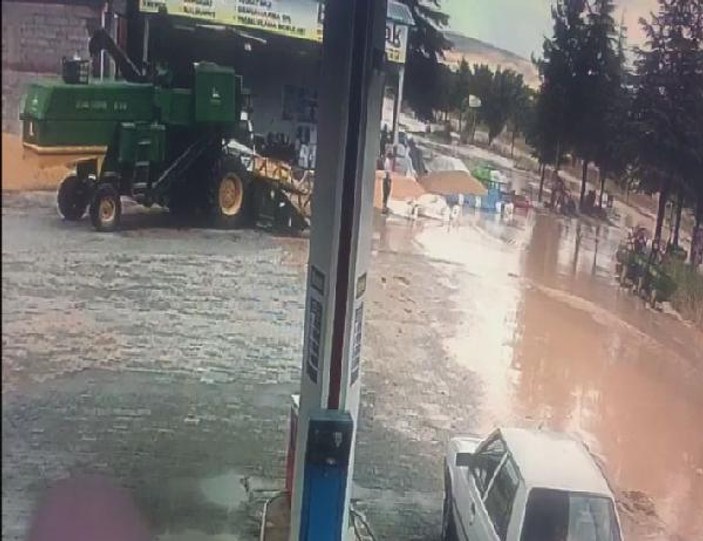 Konya'da akaryakıt istasyonunu su bastı
