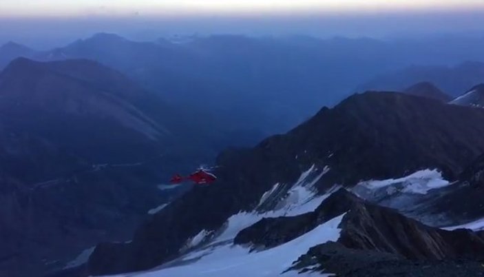 Avusturya'da ilk yardım helikopteri dağa çakıldı