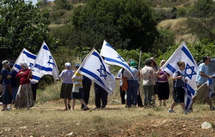 Yahudi yerleşimciler 2 Filistinliye saldırdı