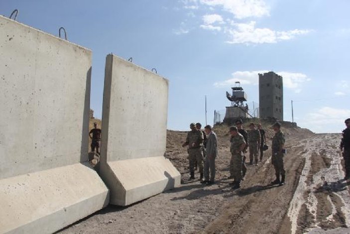 Türkiye-İran sınırındaki güvenlik duvarı inşaatı başladı