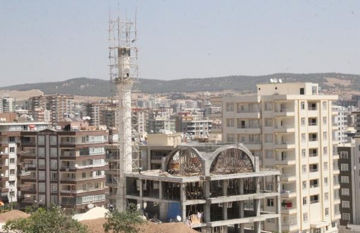 Şanlıurfa'da bir caminin minaresinde tehlikeli çalışma