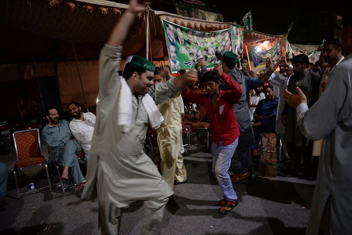 Pakistan eski Başbakanı Ravalpindi 'den ayrıldı