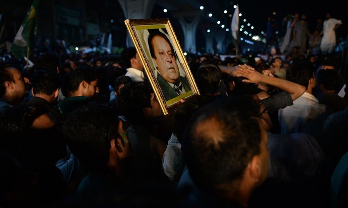 Pakistan eski Başbakanı Ravalpindi 'den ayrıldı