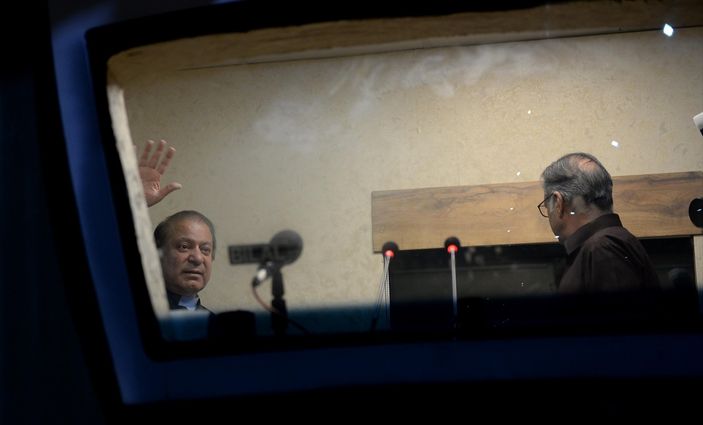 Pakistan eski Başbakanı Ravalpindi 'den ayrıldı