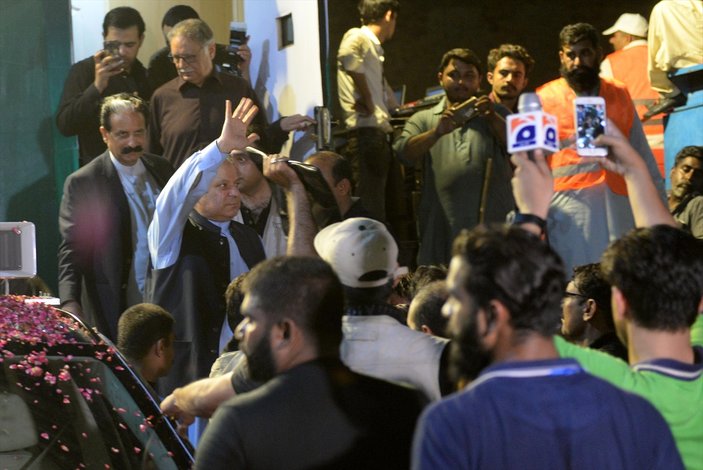 Pakistan eski Başbakanı Ravalpindi 'den ayrıldı