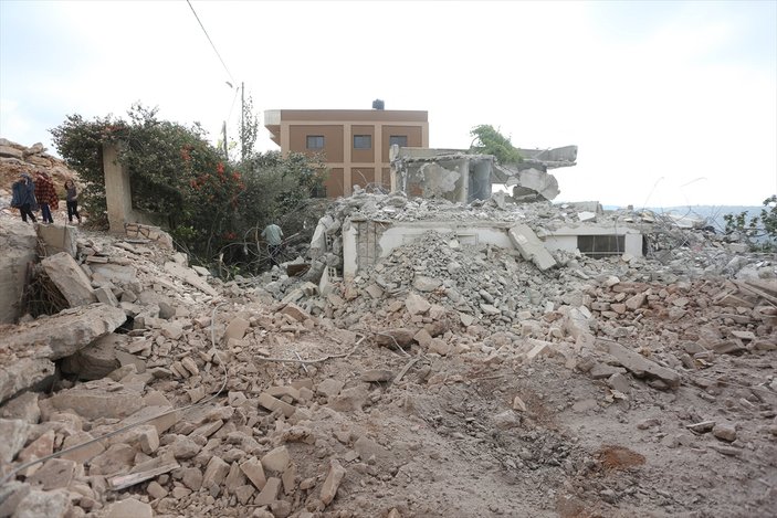 İsrail Filistinlilere ait 2 evi yıktı