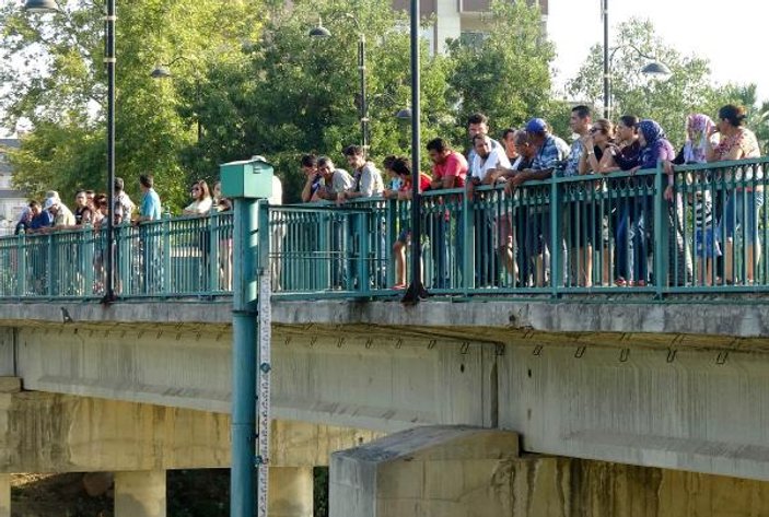 Mersin'de nehire atlayan genç kayboldu